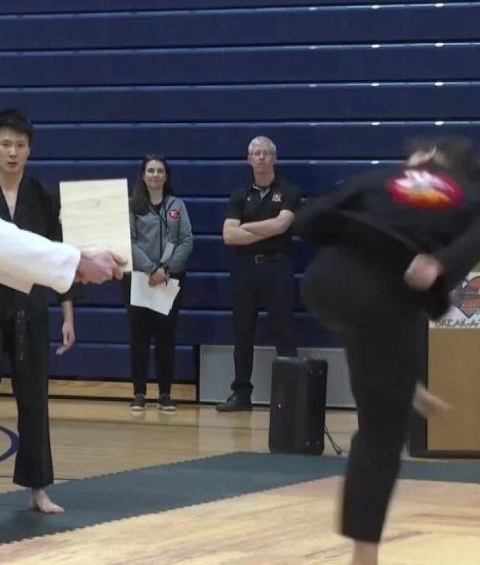 La raccolta fondi di taekwondo sostiene le famiglie Gold Star
