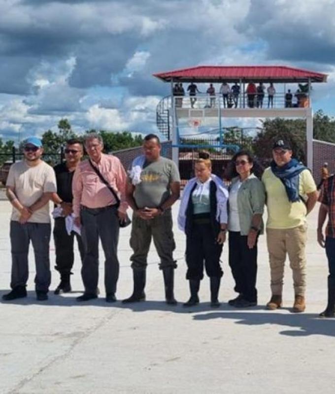 Il Ministero dell’Istruzione formalizzerà una scuola costruita dai dissidenti delle FARC