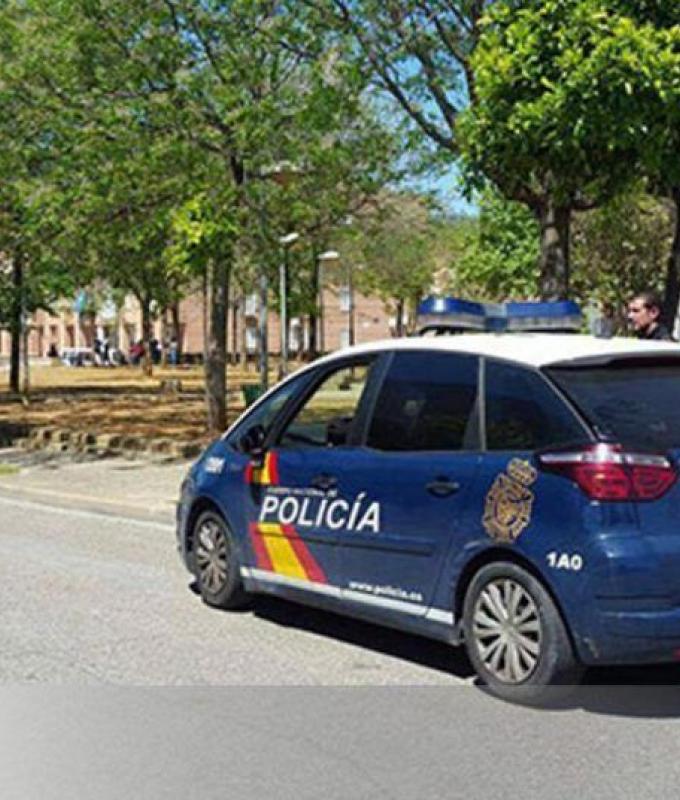 Un ferito grave dopo lo scontro tra una motocicletta e un’auto della polizia a Córdoba