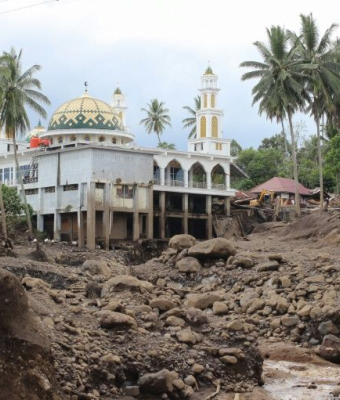 Indonesia, il bilancio delle vittime delle inondazioni sale a 50 e 27 dispersi