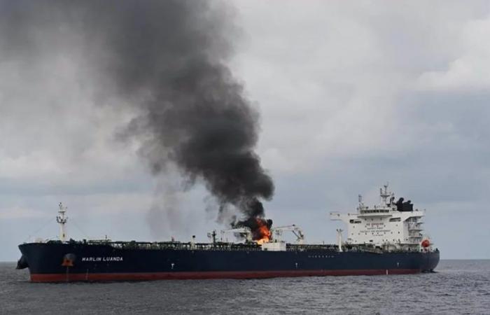 I ribelli Houthi hanno attaccato con missili un’altra nave mercantile che attraversava il Golfo di Aden e hanno appiccato il fuoco