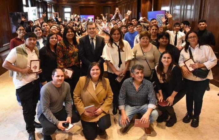Il governatore Zamora ha ricevuto gli studenti di Aguirre, Avellaneda e Mitre presso il Palazzo del Governo – El Tribuno Web