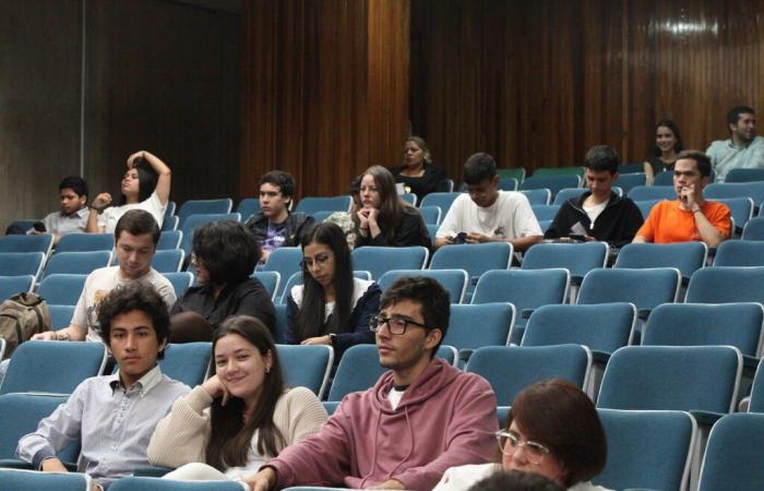 Il 40% dei giovani studenti universitari vuole lavorare in Venezuela dopo la laurea