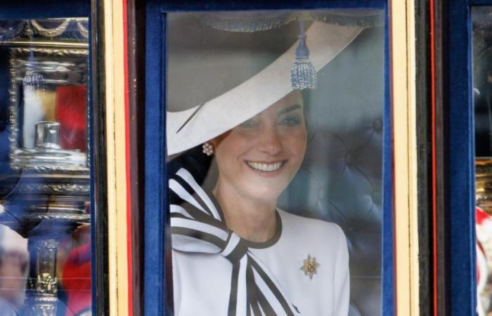 Il sorriso smagliante di Kate Middleton alla sua riapparizione in pubblico