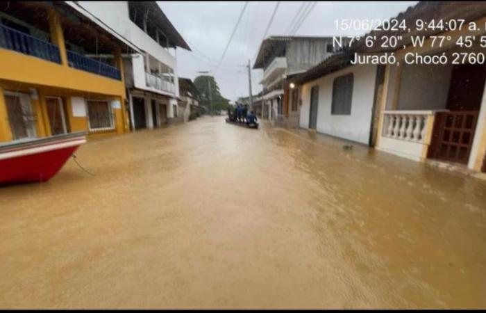 Forti piogge causano emergenza a Juradó, Chocó; il comune è sott’acqua