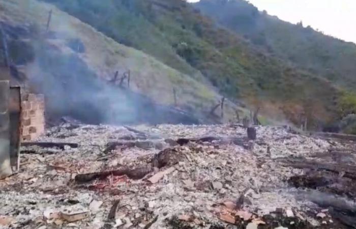 Un uomo è morto bruciato dopo un violento incendio in una casa a Salgar, Antioquia