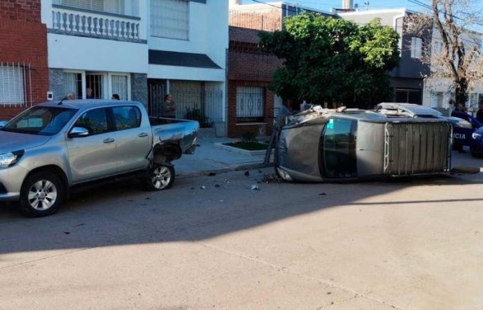 Spettacolare incidente e ribaltamento nel quartiere di Ciudadela