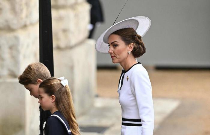 Kate Middleton fa la prima apparizione ufficiale a Londra dopo la diagnosi di cancro