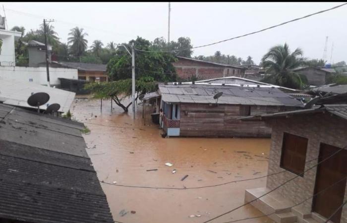 Forti piogge causano emergenza a Juradó, Chocó; il comune è sott’acqua