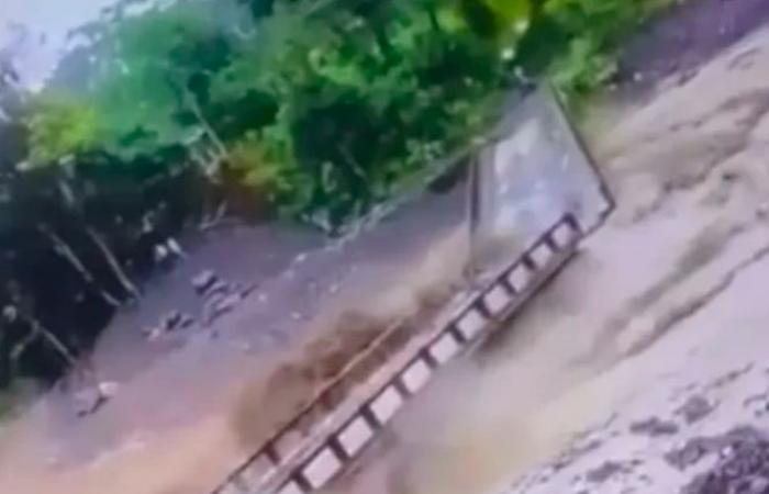 Due ponti sono crollati a causa delle forti piogge a Urabá, Antioquia