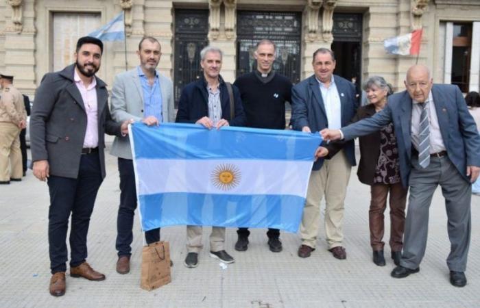 La Scuola Superiore di Navigazione Fluviale Argentina N° 8245 di Santa Fe invita a proteggere la sua missione