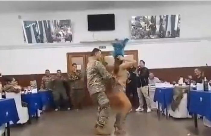 Sanzioni dure dopo la scandalosa celebrazione dell’Aeronautica Militare con ballerini di comparsa a Mendoza
