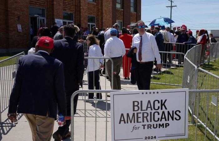 Campagna presidenziale negli Stati Uniti: Trump ha visitato una chiesa afroamericana e ha partecipato a un forum di estrema destra