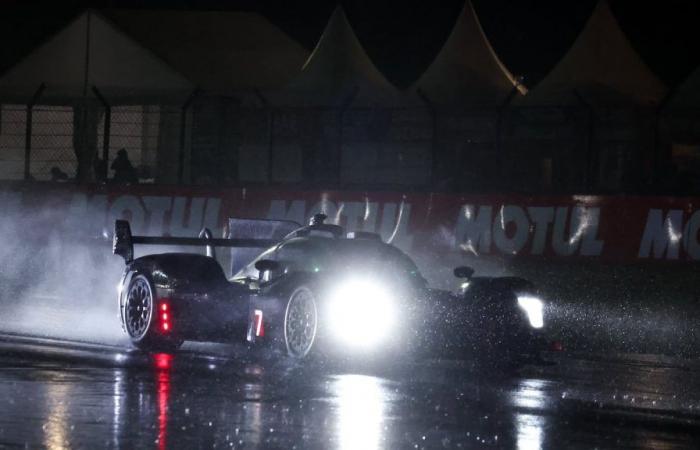 Quattro ore di safety car nella prima mattinata di Le Mans