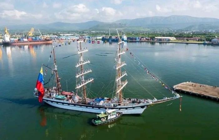 La nave scuola “Simón Bolívar” arriva a Santiago de Cuba