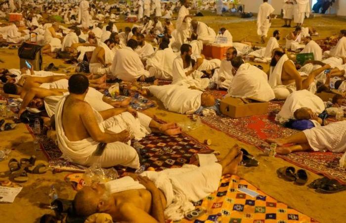 Forte ondata di caldo durante il pellegrinaggio alla Mecca: almeno 14 giordani morti per un colpo di calore