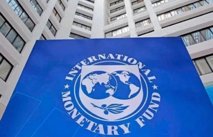 Il FMI ha migliorato le proiezioni di inflazione per l’Argentina, ma ha avvertito di un peggioramento della recessione