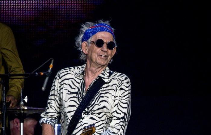 Keith Richards si ubriacò così tanto durante il tour dei Rolling Stones che lo portarono in aereo in un altro paese mentre era ancora a letto