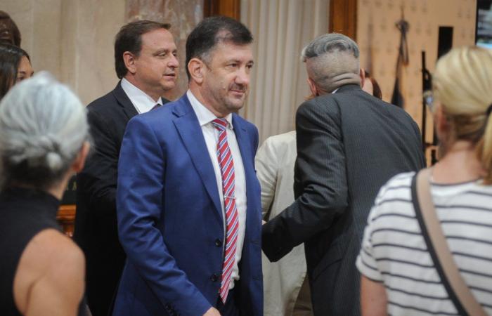 Un senatore del PJ che ha votato a favore della Legge sulle Basi ha risposto ad Alberto Fernández: “Hanno distrutto il peronismo”