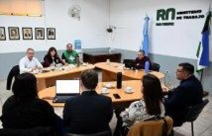 Sciopero Unter a Río Negro: il governo vuole che gli insegnanti facciano rapporto se lavorano