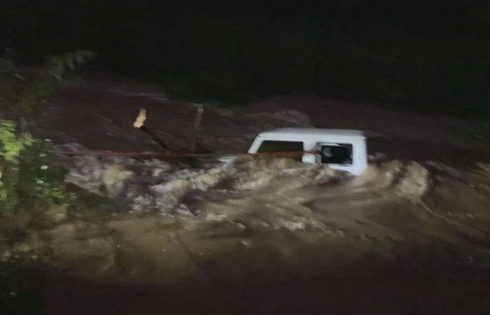 Un camion si schianta nel bel mezzo di un’allerta a causa dello straripamento del fiume Millahue nella regione di O’Higgins