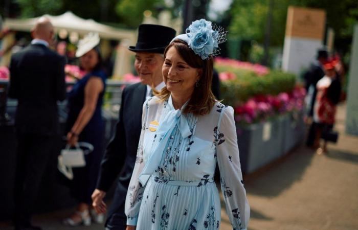 I genitori di Kate Middleton, Carole e Michael, ricompaiono sorridenti alle corse di Ascot