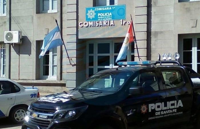 Una poliziotta ha fatto sesso con un detenuto nella prima stazione di polizia di Esperanza