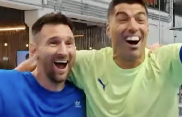 Video: Messi (è mancino o destrorso?) e Suárez si sono divertiti e hanno vinto giocando a padel :: Olé