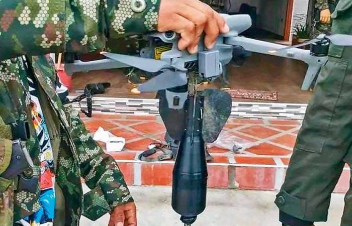 Il governo Petro riconosce le limitazioni per fermare gli attacchi di droni con esplosivi da parte dei dissidenti delle FARC
