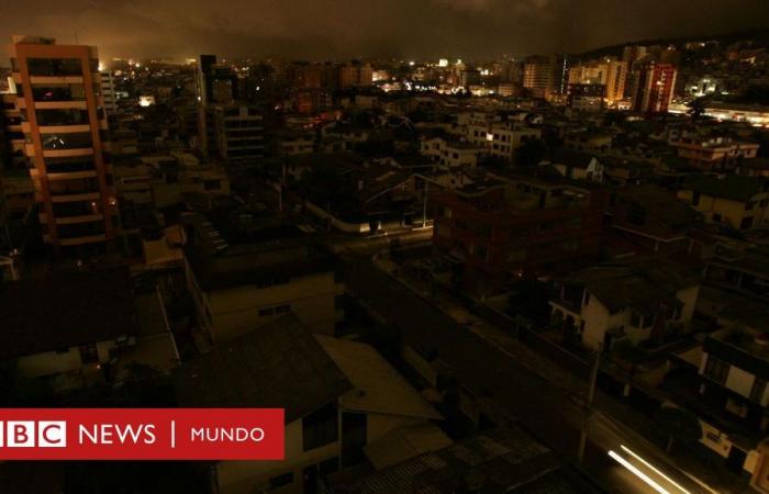L’Ecuador ripristina la fornitura di elettricità dopo un massiccio blackout che ha lasciato 18 milioni di persone senza elettricità