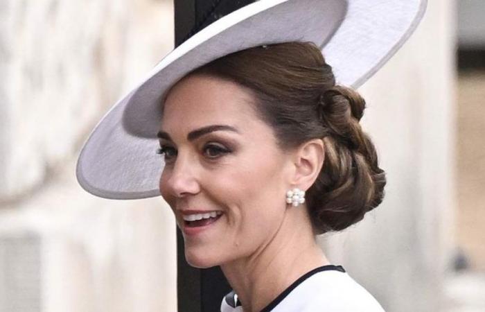 Kate Middleton riappare per salvare la corona, di Pilar Eyre