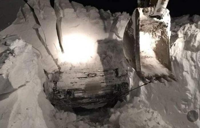 Hanno tratto in salvo più di 120 persone dalla Route 3: c’erano auto coperte dalla neve