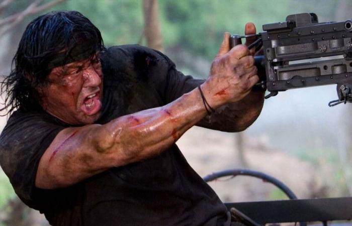 Stallone ha effettivamente forgiato l’iconico coltello che appare sullo schermo nel film; oggi in TV, John Rambo Ritorno all’Inferno