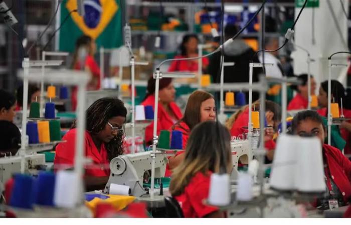 Il numero dei brasiliani con lavoro supera per la prima volta i 100 milioni