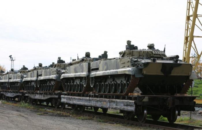 Nuovo lotto di IFV BMP-3 equipaggiati con mimetica ottica Nakidka per le forze di terra russe