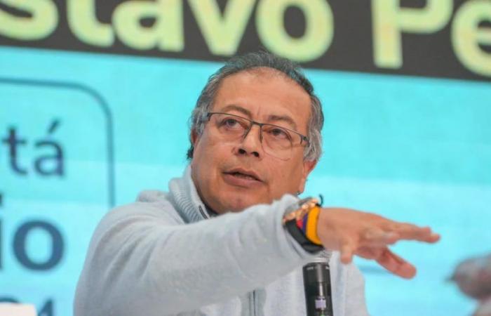 Piovono critiche su Gustavo Petro per aver “depiantato” i leader del Cauca: “Dà impotenza”