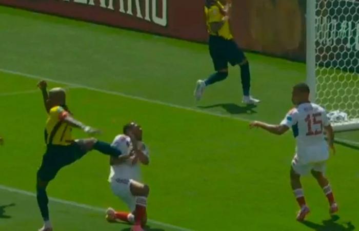 Il brutale calcio dell’Enner Valencia che ha lasciato l’Ecuador con un giocatore in meno nel duello contro il Venezuela in Copa América