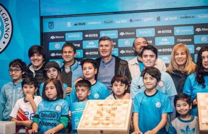 Passerini ha consegnato set di scacchi al Club Atlético Belgrano – Comercio y Justicia