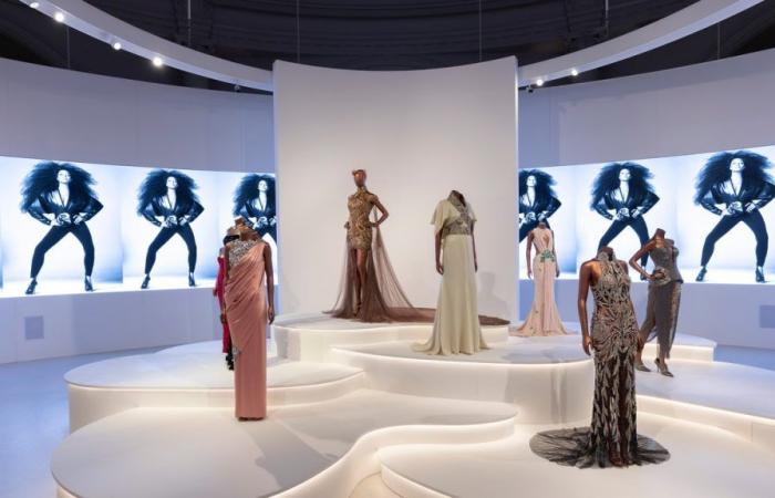 La mostra di Naomi Campbell al V&A è un omaggio a una carriera spettacolare e unica nel mondo della moda