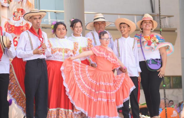In un gesto di inclusione e diversità, centinaia di partecipanti hanno dimostrato il loro talento e la loro passione per la cultura e il folklore di Huila.