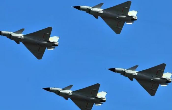 Taiwan rileva 15 aerei da caccia e sei navi dell’esercito cinese in crescente tensione