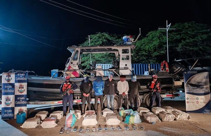Nelle acque di Santa Marta vengono sequestrati 13 milioni di dollari di cocaina, quattro vengono catturati
