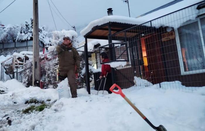 Carabineros Aysén sviluppa azioni a sostegno della comunità dopo le nevicate