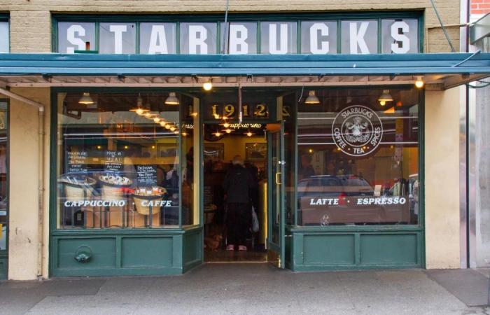 Qual è stato il primo Starbucks al mondo e come si presenta oggi?
