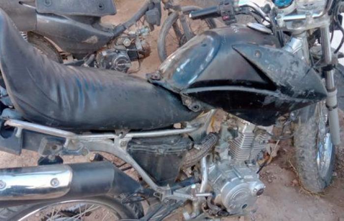 Un minorenne ha rubato una motocicletta e si è scoperto che in casa sua c’erano altri pezzi di motocicletta