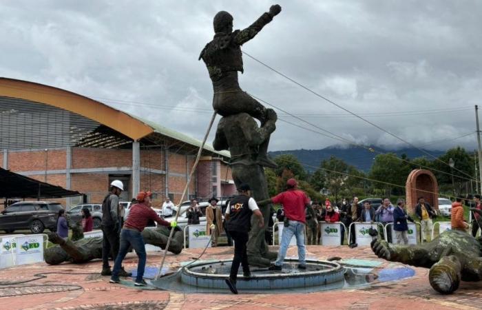 César Rincón rimuove la sua statua a Duitama