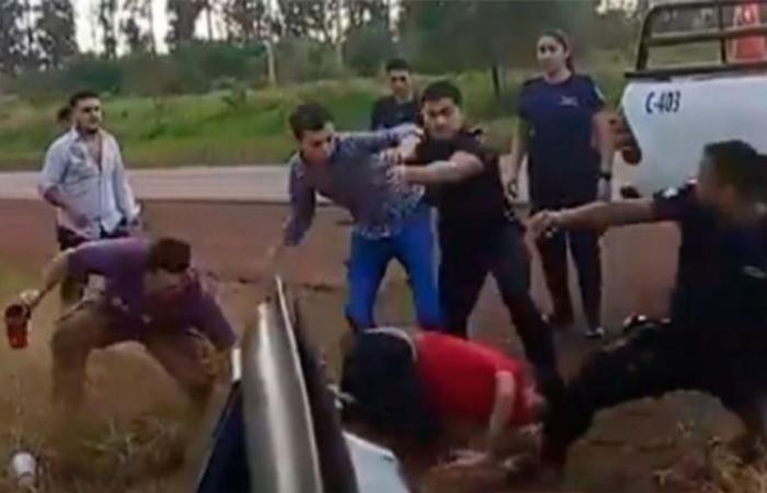 Video: giovani hanno combattuto con la polizia a Corrientes | NewsNet