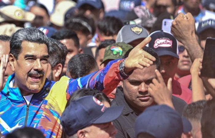 Chi prega Nicolás Maduro? Santeria, culti evangelici e perfino i tarocchi fanno parte della sua campagna presidenziale