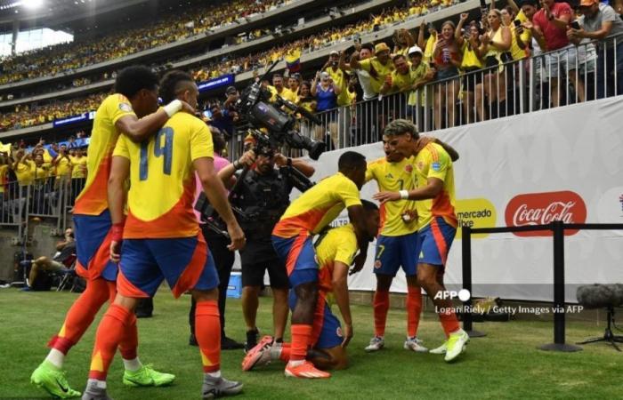 Giocatore colombiano che riceve critiche: chiedono di sostituirlo