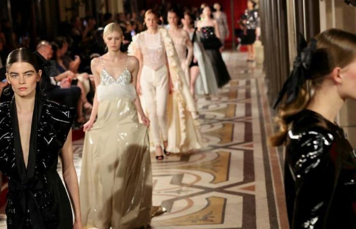 Senza direttore artistico, Chanel sorprende con la sua collezione haute couture